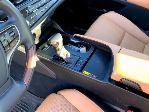 Used 2023 Lexus ES 300h w/ Luxury Package image 17