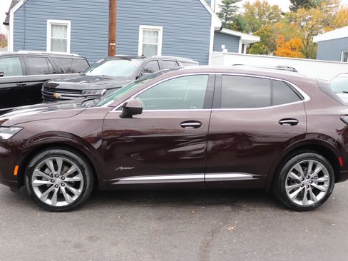 Used 2022 Buick Envision Avenir w/ Technology Package II image 2