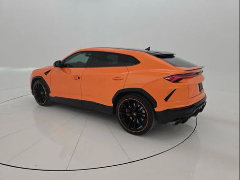 Used 2022 Lamborghini Urus image 3