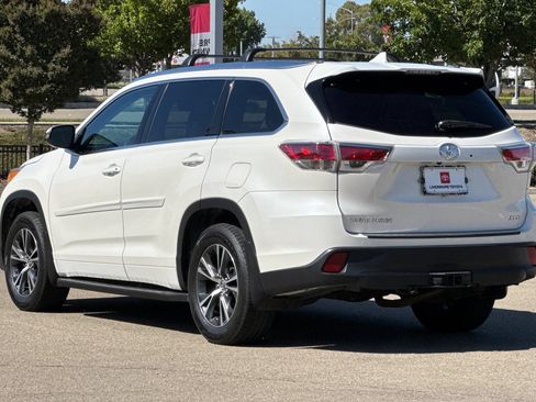 Used 2016 Toyota Highlander XLE FWD image 6