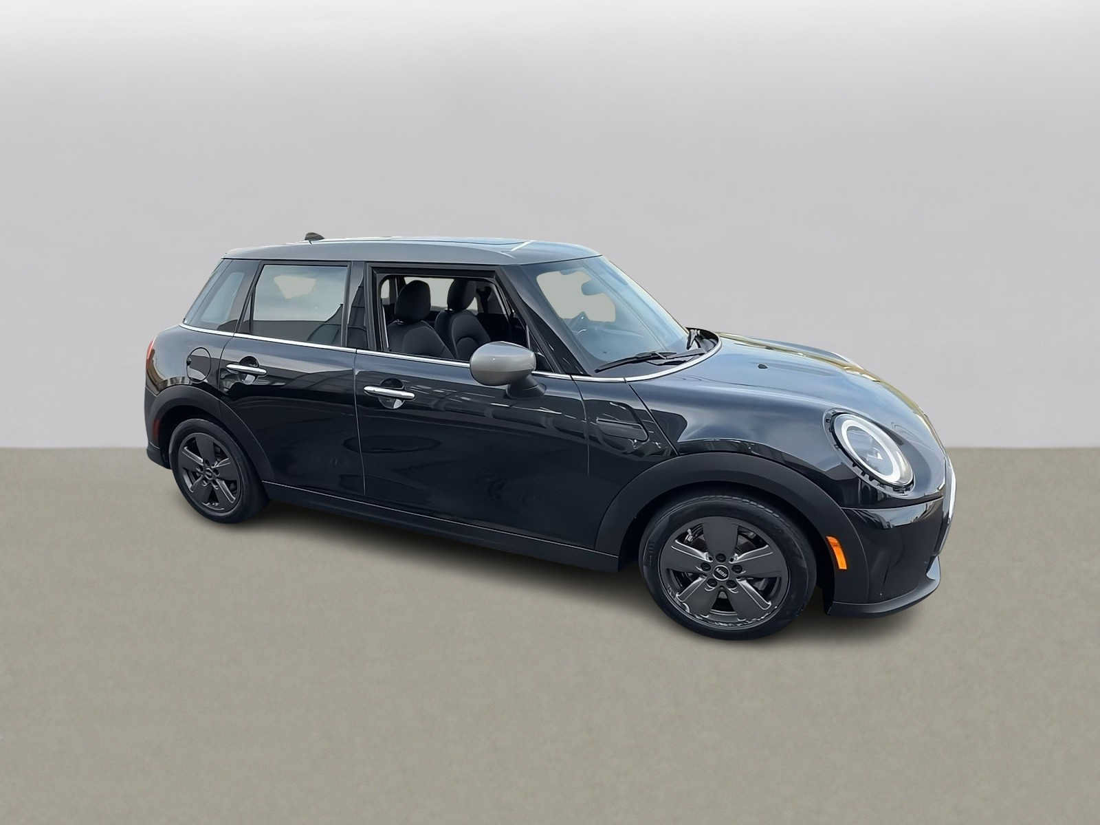 Used 2024 MINI Cooper 4-Door Hardtop FWD image 2