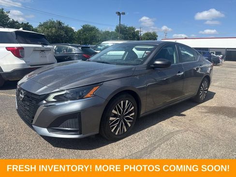 Used 2025 Nissan Altima 2.5 SV FWD image 5