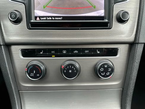 Used 2017 Volkswagen Golf S image 20