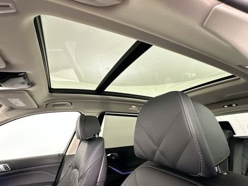 Used 2025 BMW X7 xDrive40i w/ Premium Package image 21