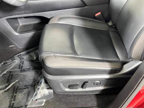 Used 2023 Nissan Pathfinder SL w/ Black Appearance Package AWD/4WD image 19