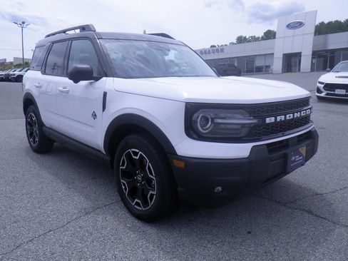 Certified 2025 Ford Bronco Sport Outer Banks w/ Outer Banks Tech Package+ AWD/4WD image 1