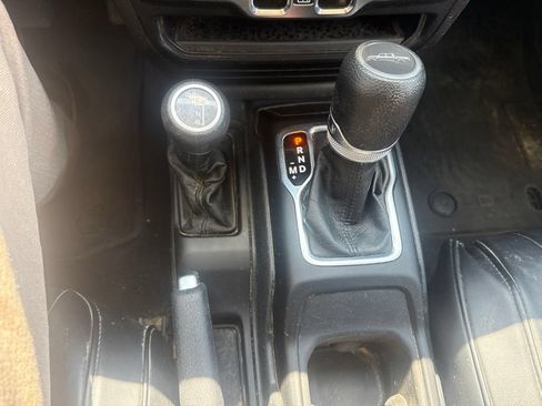 Used 2023 Jeep Gladiator Sport AWD/4WD image 15
