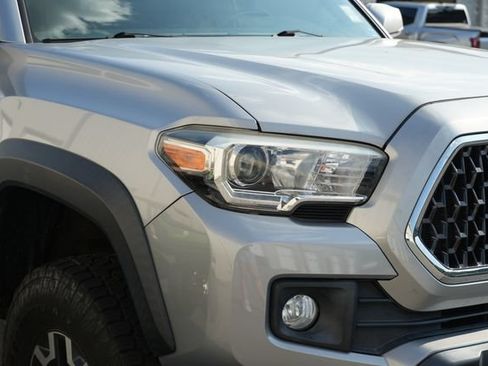 Used 2018 Toyota Tacoma TRD Off-Road RWD image 3