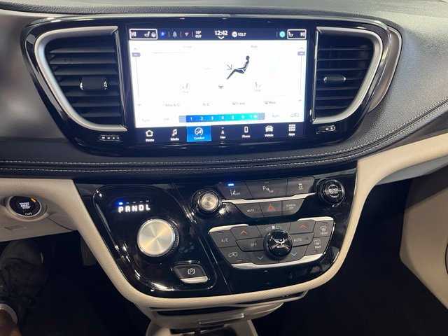 Used 2024 Chrysler Pacifica Limited FWD image 29
