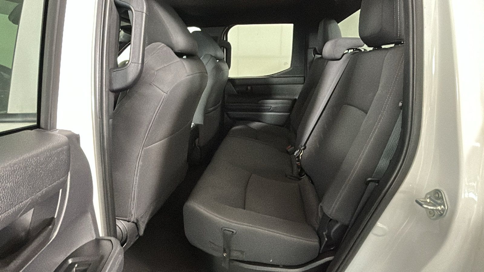 Used 2024 Toyota Tacoma SR AWD/4WD image 32