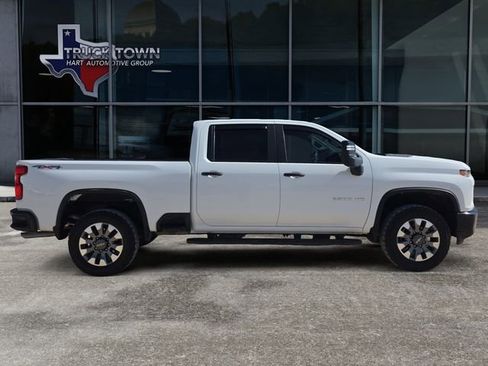 Used 2022 Chevrolet Silverado 2500 Custom w/ Custom Value Package image 6