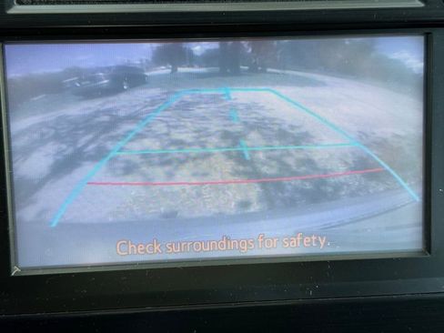 Used 2013 Toyota Camry SE w/ Convenience Pkg FWD image 13