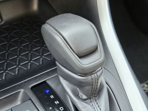 Used 2025 Toyota RAV4 XLE FWD image 21