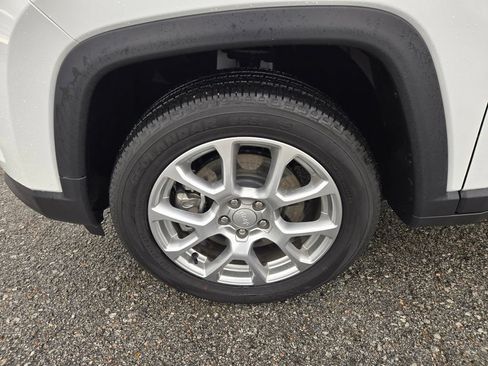 Used 2024 Jeep Compass Latitude AWD/4WD image 9