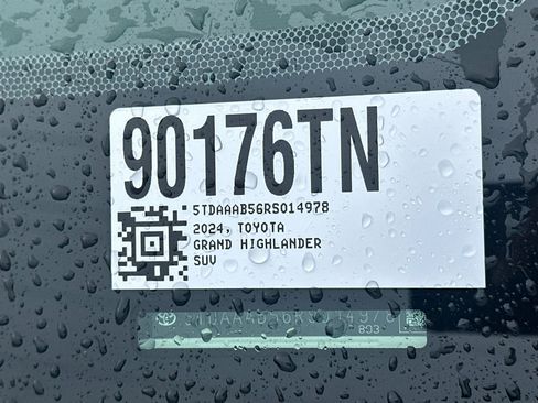 Used 2024 Toyota Grand Highlander AWD image 3