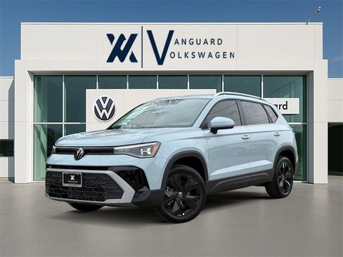 New 2026 Volkswagen Taos SE image 1