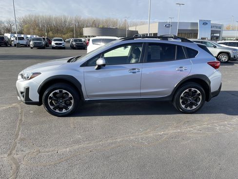 Used 2022 Subaru Crosstrek 2.0i Premium w/ Moonroof Package image 2