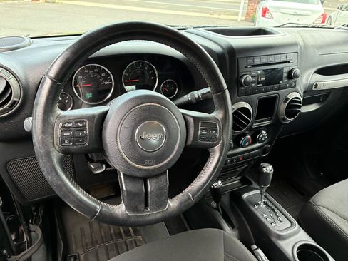 Used 2015 Jeep Wrangler Sport w/ Connectivity Group AWD/4WD image 16