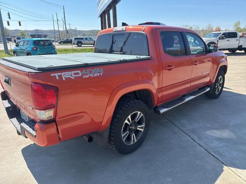 Used 2017 Toyota Tacoma TRD Sport w/ Premium & Technology Package image 7