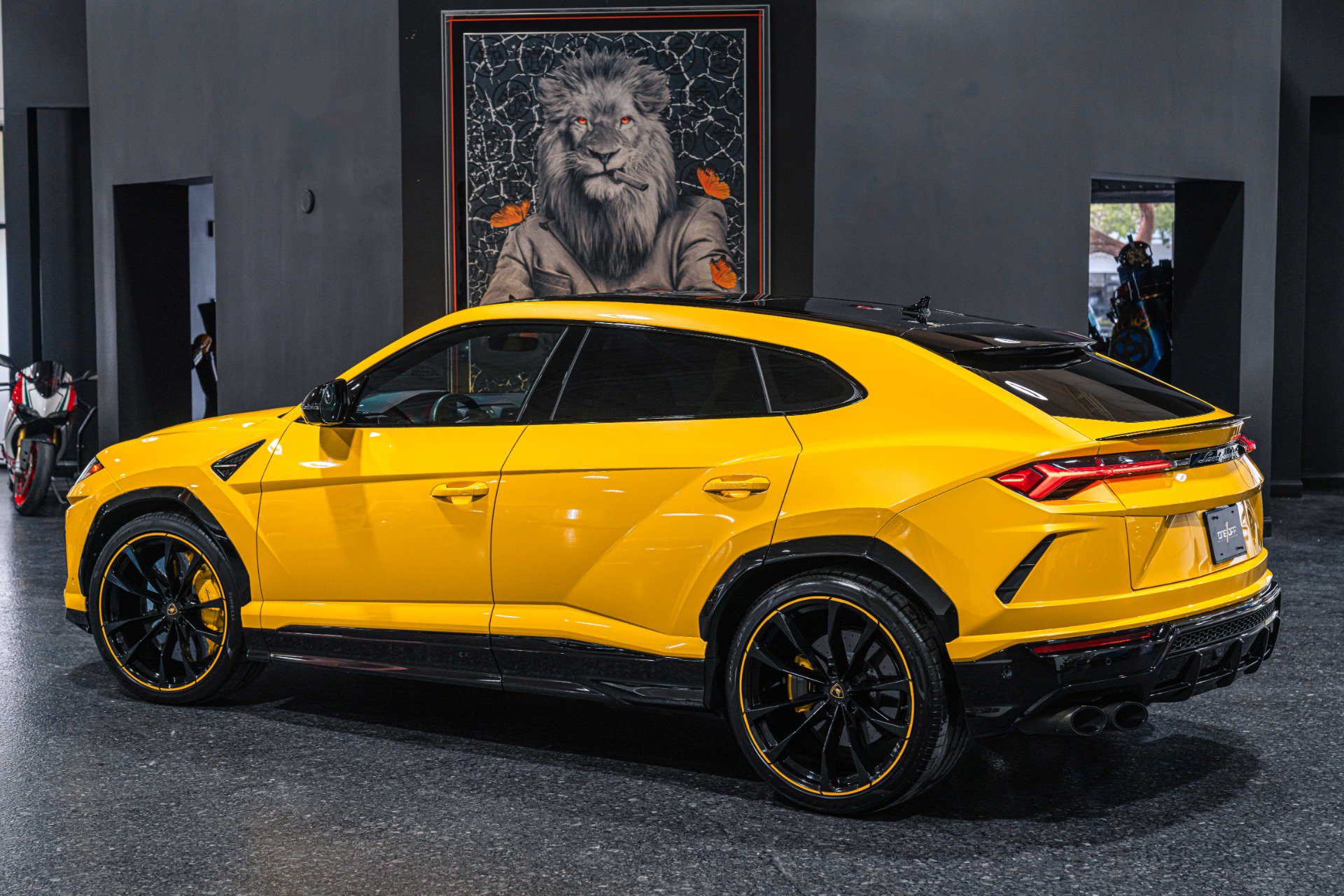 Used 2021 Lamborghini Urus AWD/4WD image 7