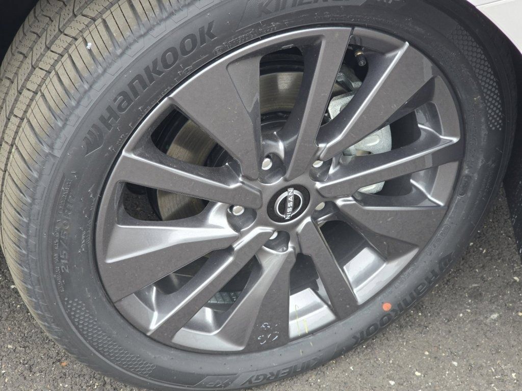 New 2026 Nissan Sentra SL w/ Floor Mat Package FWD image 8