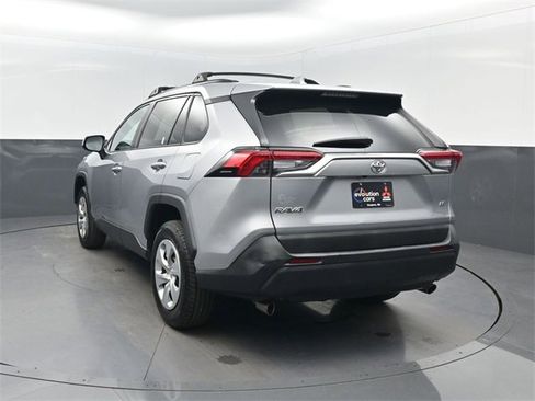 Used 2019 Toyota RAV4 LE image 3