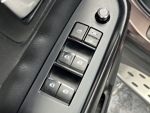 Used 2019 Toyota Highlander Limited FWD image 27