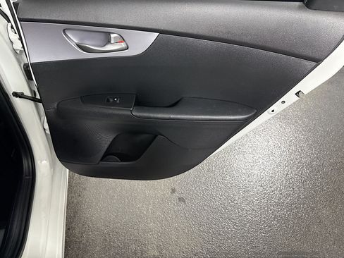 Used 2022 Kia Forte LXS FWD image 27