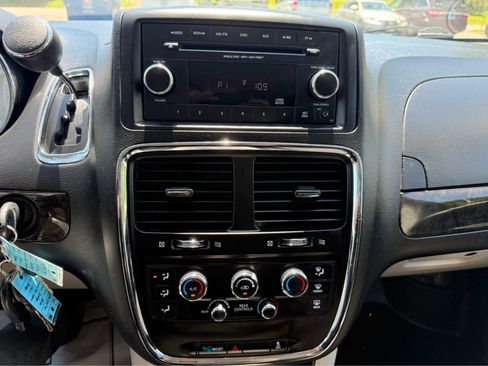 Used 2016 Dodge Grand Caravan SE w/ Quick Order Package 29E SE FWD image 21