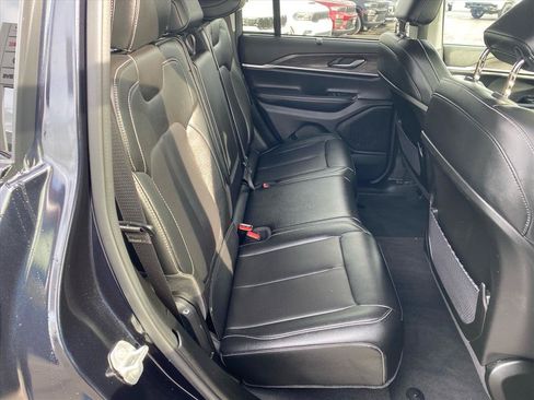 Used 2024 Jeep Grand Cherokee Limited w/ Luxury Tech Group II AWD/4WD image 25