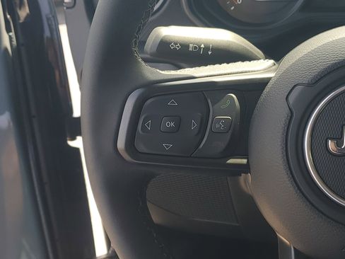 Used 2025 Jeep Gladiator Mojave AWD/4WD image 26