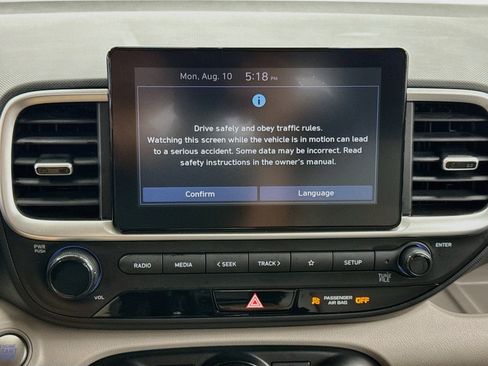 Used 2025 Hyundai Venue SEL FWD image 19