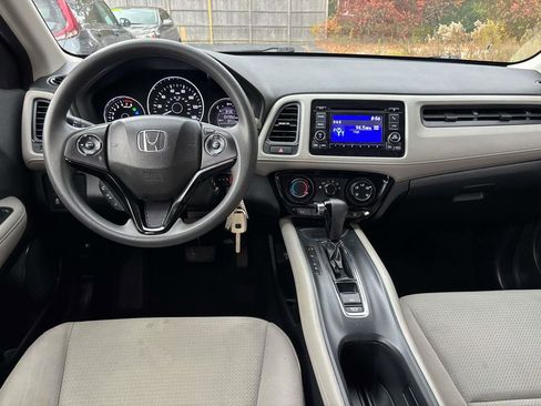 Used 2019 Honda HR-V LX image 12