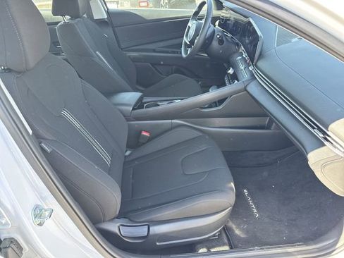 Certified 2025 Hyundai Elantra SEL FWD image 13