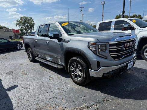 Used 2023 GMC Sierra 1500 SLT image 1