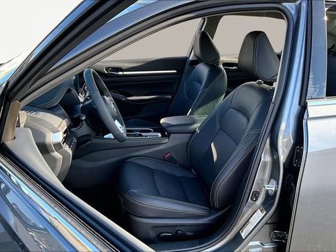 New 2025 Nissan Altima 2.5 SL image 9