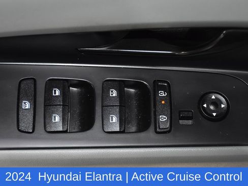 Used 2024 Hyundai Elantra Limited image 22