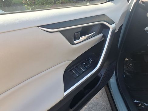 Used 2022 Toyota RAV4 XLE w/ Convenience Package image 23