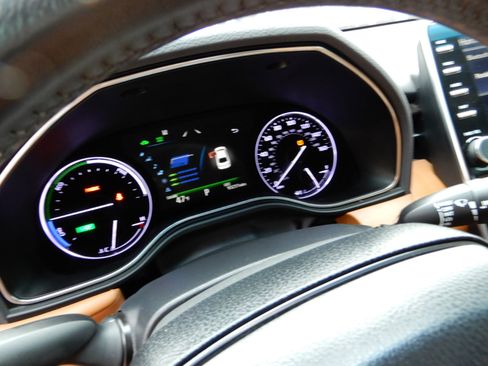 Used 2019 Toyota Avalon Limited image 14