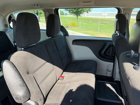 Used 2016 Dodge Grand Caravan American Value Package FWD image 26