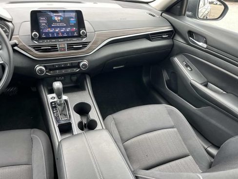 Used 2025 Nissan Altima 2.5 SV FWD image 14