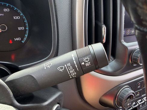 Used 2022 Chevrolet Colorado Z71 AWD/4WD image 31