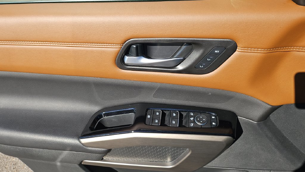 Certified 2025 Nissan Pathfinder Platinum AWD/4WD image 3