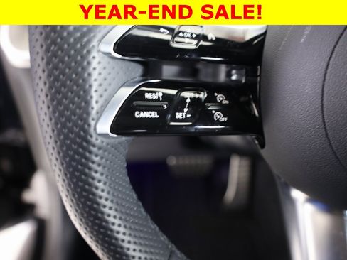 Used 2025 Mercedes-Benz GLC 300 4MATIC image 11