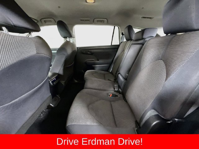 Used 2022 Toyota Highlander LE FWD image 9