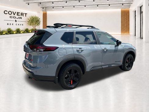 Used 2025 Nissan Rogue SV AWD/4WD image 11