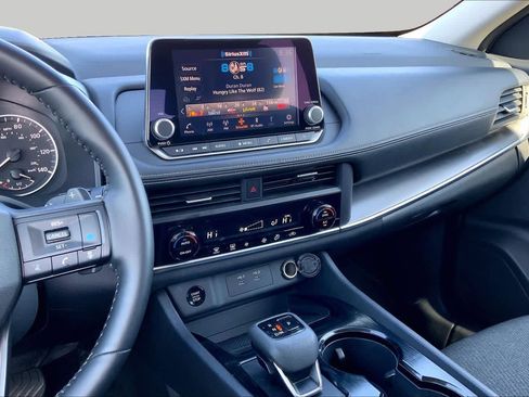 Used 2025 Nissan Rogue SV FWD image 7