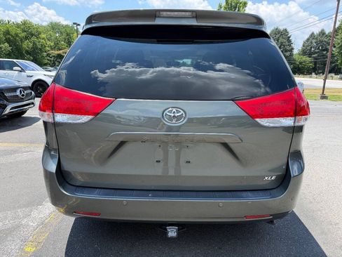 Used 2012 Toyota Sienna XLE FWD image 4