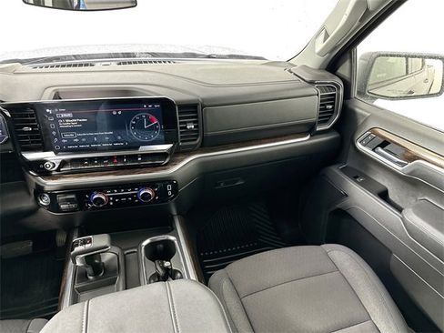 Used 2025 GMC Sierra 1500 Elevation image 26