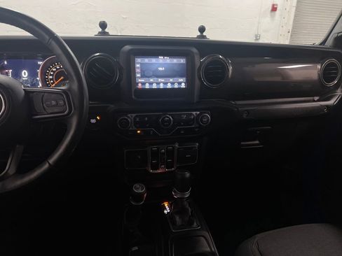 Used 2022 Jeep Gladiator Sport image 19